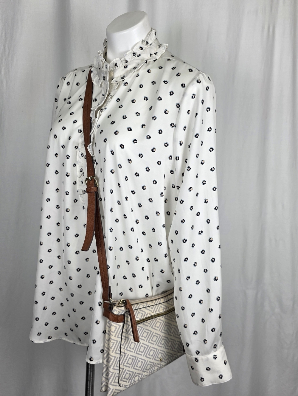 Ann Taylor Ruffle Blouse Sz XL Cream Print Feminine Office Chic Button Top